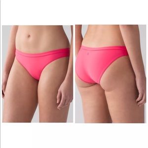 !! FINAL SALE !! Lululemon suns out bikini bottom